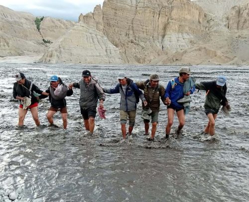 उपल्लो मुस्ताङको ‘ध्ये’ खोलामा पुल नहुँदा सास्ती