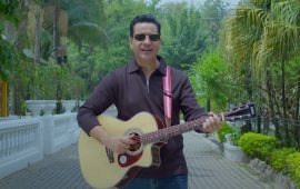 एक संगीतिज्ञ डाक्टर, जो अप्रेसनपछि बिरामीलाई गीत सुनाउँछन्