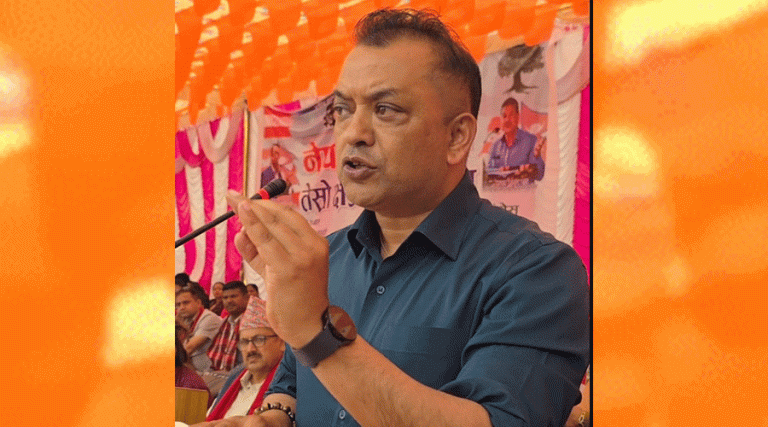 पूर्वराजा ज्ञानेन्द्र भाँडमैलो मच्चाएर शासन हत्याउन चाहन्छन् : गगन थापा