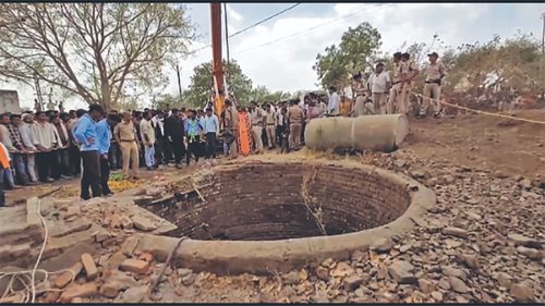 भारत मध्यप्रदेशमा इनारमा गाडी खस्दा १२ जनाको मृत्यु