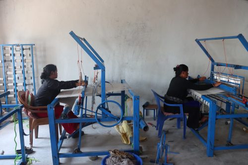 गाउँमै अल्लो प्रशोधन गरी कपडा उत्पादन