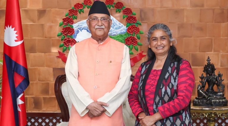 प्रधानमन्त्री ओली र निलम्बित एमाले नेतृ पाण्डेबीच ४५ मिनेट भेट