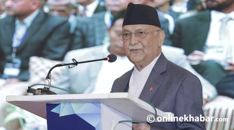 प्रधानमन्त्रीको प्रश्न- प्रतिस्पर्धी बन्नुपर्ने दुई दल एक हुनु राष्ट्रिय एकताको बाटो होइन ?