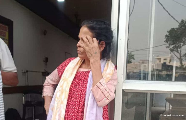 कैलालीबाट हतकडीसहित भागेकी थुनुवा महिला भारतमा पक्राउ, २ जना प्रहरी निलम्बन