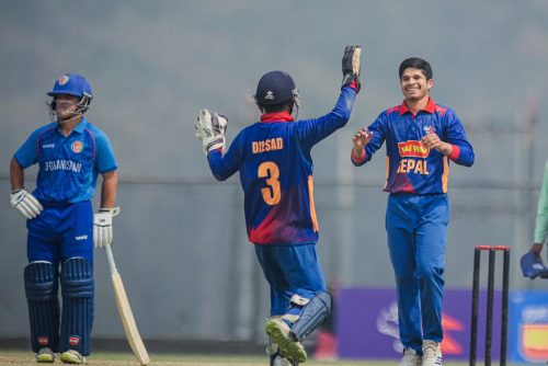 कप्तान महबुबको अर्धशतकमा अफगानिस्तानको मध्यम योगफल
