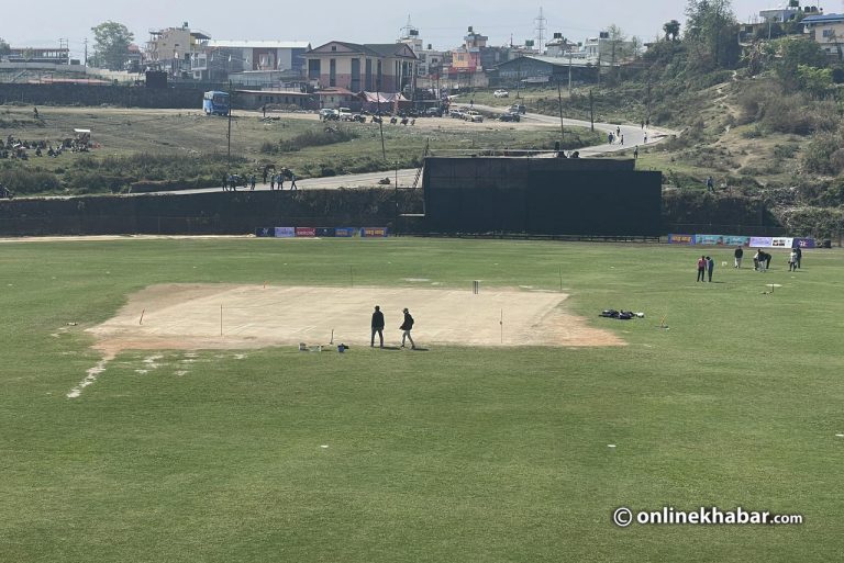 नेपालले यूएईविरुद्ध ब्याटिङ गर्दै