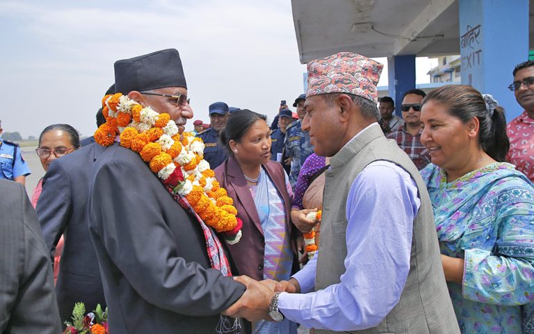 जागरण अभियानमा सहभागी हुन नेपालगञ्ज पुगे प्रचण्ड