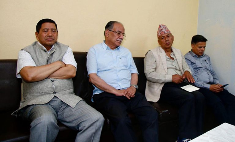 बारपाकमा प्रचण्ड, गोरखाबाट निर्वाचित माओवादी जनप्रतिनिधिहरूसँग छलफल