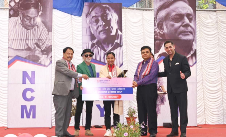 फुटबलर रेनुका नगरकोटेलाई ‘कवि क्षेत्र प्रताप अधिकारी युवा प्रोत्साहन पुरस्कार’