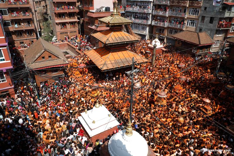 सिन्दुरमा रंगियो मध्यपुर थिमि (तस्वीरहरु)
