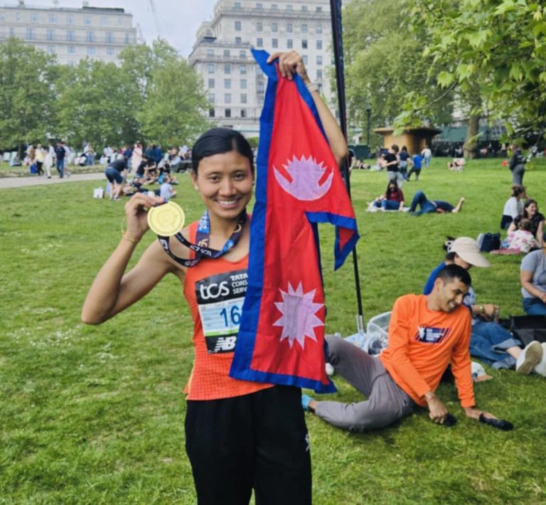 लण्डन म्याराथनमा सन्तोषीले सुधार गरिन् आफ्नै कीर्तिमान