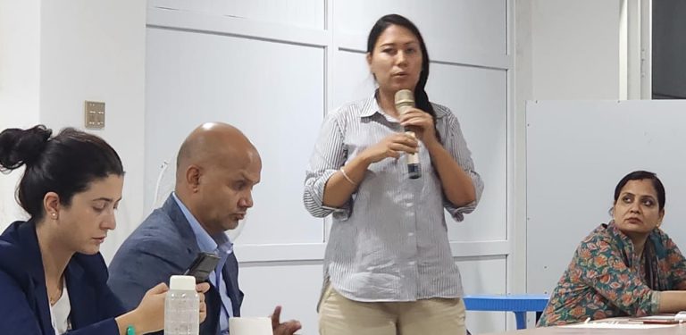 सुमनासँग छलफल गर्दै डीपी अर्याल, स्वर्णिम वाग्ले र कविन्द्र बुर्लाकोटी