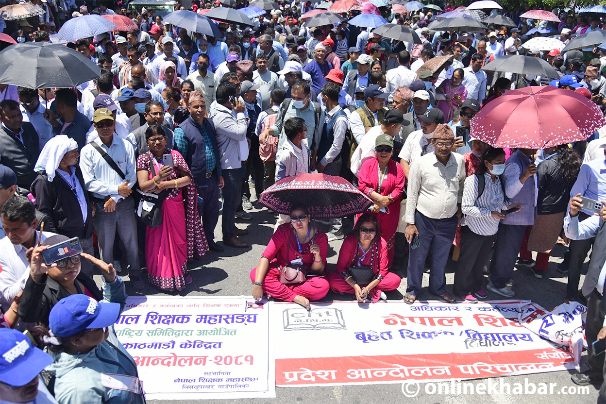 अदालतको आदेशपछि शिक्षकको माग सम्बोधन गर्न सरकारलाई दबाब
