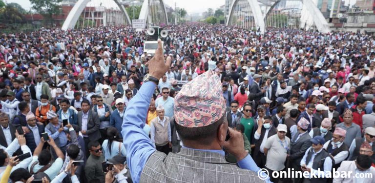 थप चर्किँदै शिक्षक आन्दोलन (तस्वीरहरू)