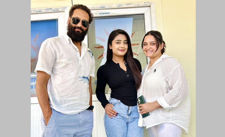 निखिलको एक्सन फिल्म ‘आचार्य’बाट डेब्यु गर्दै उषा उप्रेती