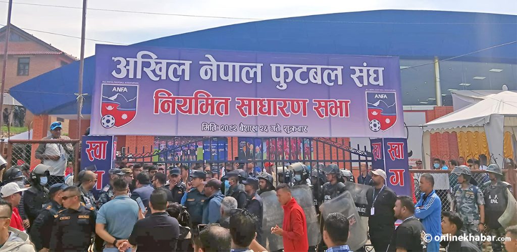 एन्फाको साधारण सभामा गणेश थापालाई रोकेपछि तनाव (भिडियो)