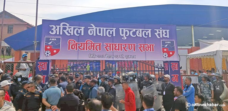 एन्फाको साधारण सभामा गणेश थापालाई रोकेपछि तनाव (भिडियो)