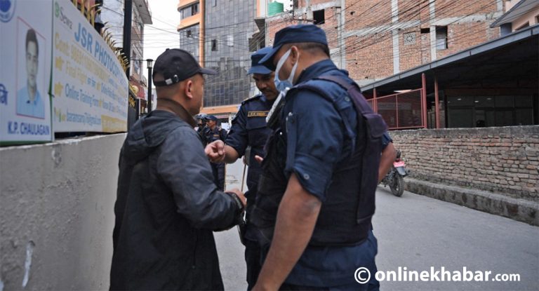 अनलाइनखबरका फोटो पत्रकारमाथि प्रहरी दुर्व्यवहार