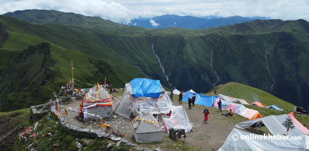 बडिमालिका मन्दिर बनाउँदै नेपाली सेना