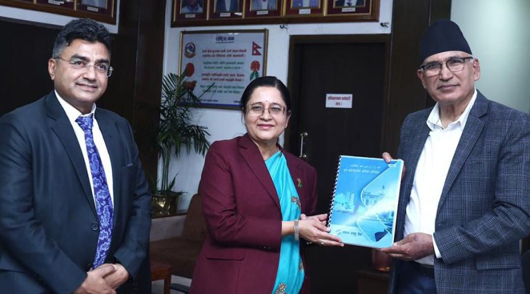 राष्ट्र बैंकले अर्थ मन्त्रालयमा बुझायो पूर्व बजेटकालीन समीक्षा प्रतिवेदन