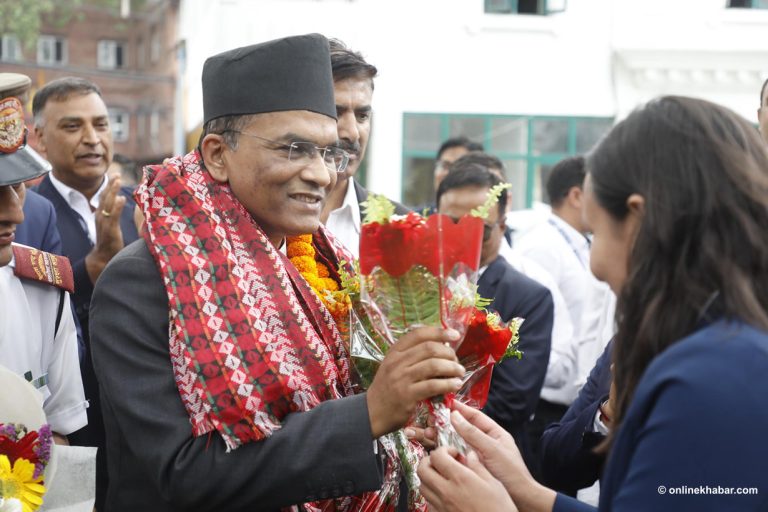 नवनियुक्त गभर्नर पौडेलले सम्हाले कार्यभार