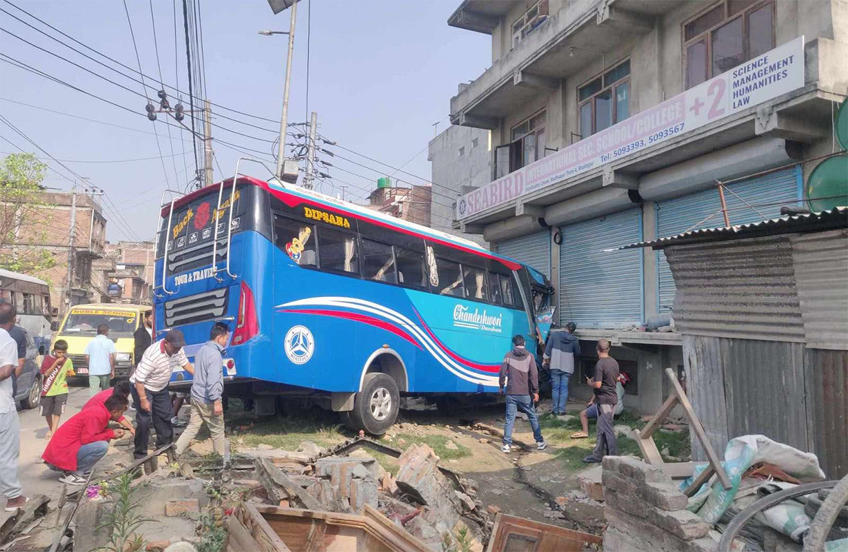 मापसे गरेर मध्यराति भक्तपुरमा सहचालकले बस कुदाएपछि…