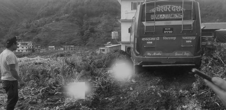 मकवानपुरमा बस दुर्घटना, दुई जनाको मृत्यु