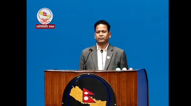 नीति–कार्यक्रममाथि संसद्‌मा एमाले सांसदको मौन प्रतिक्रिया