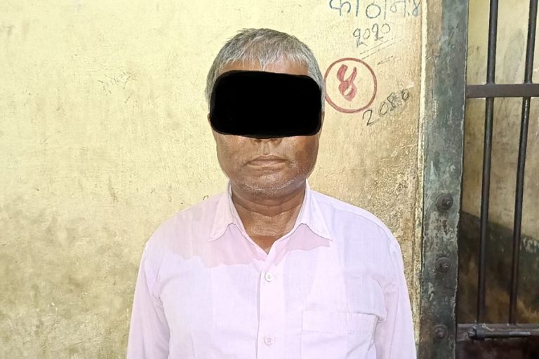 पर्सामा एक महिलामाथि सामूहिक बलात्कार, एक जना पक्राउ