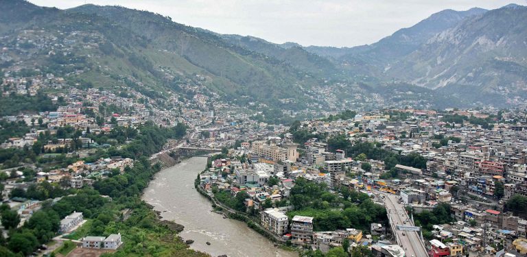भारत-पाकिस्तान सीमाबाट विद्यार्थीको बिलौना- नेपालबाट जहाज आए हुन्थ्यो