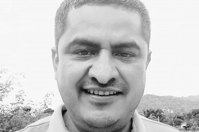 पत्रकार फणि महतको निधन