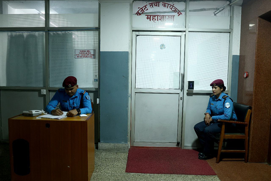 बजेट लेखनमा जुटेको अर्थ मन्त्रालयले बन्द गर्यो प्रवेशद्वार