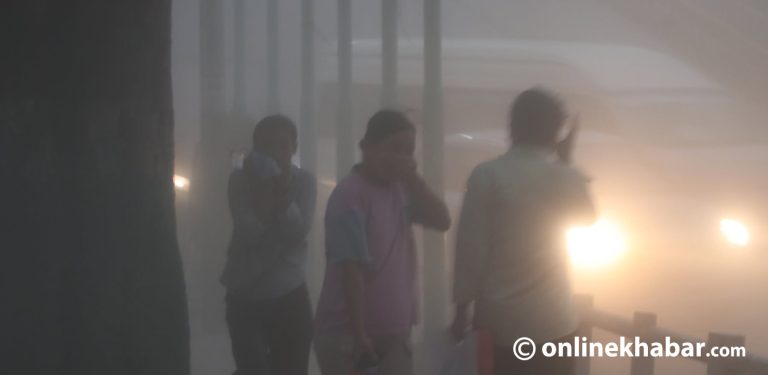 काठमाडौंमा तीव्र गतिको हावाहुरी, जनजीवन प्रभावित