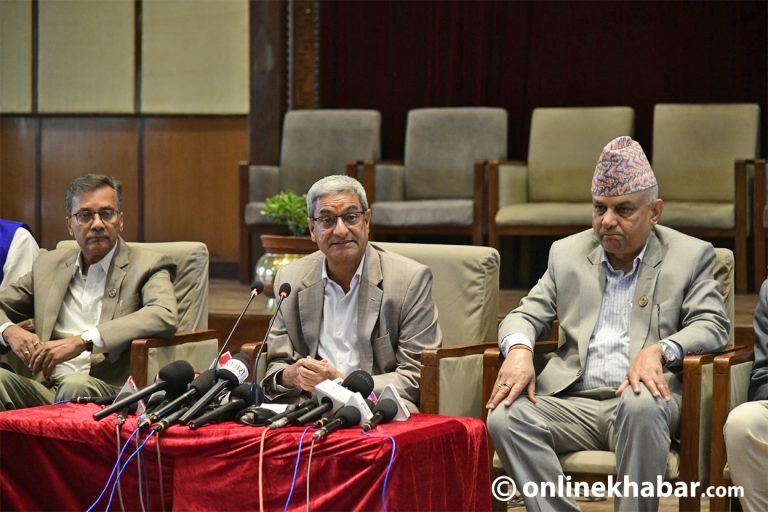 ‘अख्तियारले कर्मचारीमाथि छानबिन गर्दा कुन मन्त्रीले राजीनामा दिएका छन् ?’