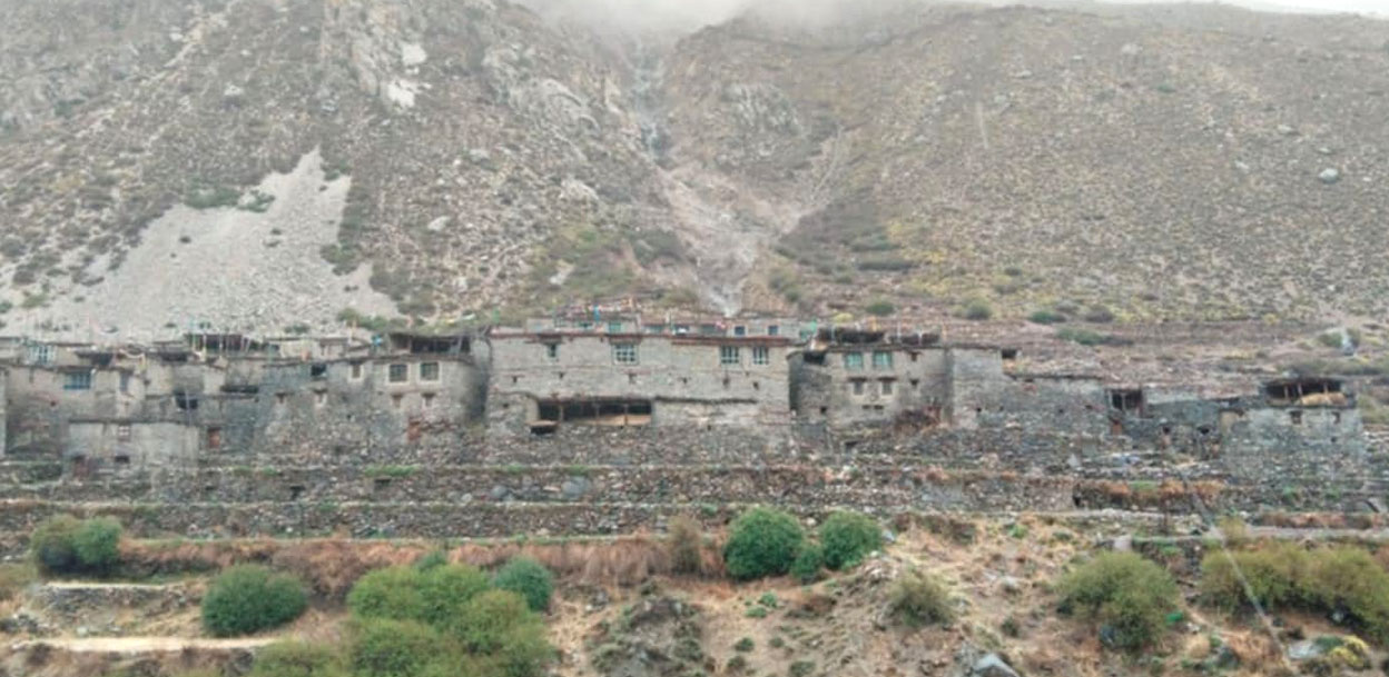 उद्धार गर्न तिलगाउँ पुगेका सुरक्षाकर्मी क्षतिको विवरण टिपेर फर्किए