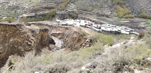 लेदोसहितको पहिरोले हुम्लाको तिल गाउँ जोखिममा, स्थानीयलाई खुला चौरमा सारियो