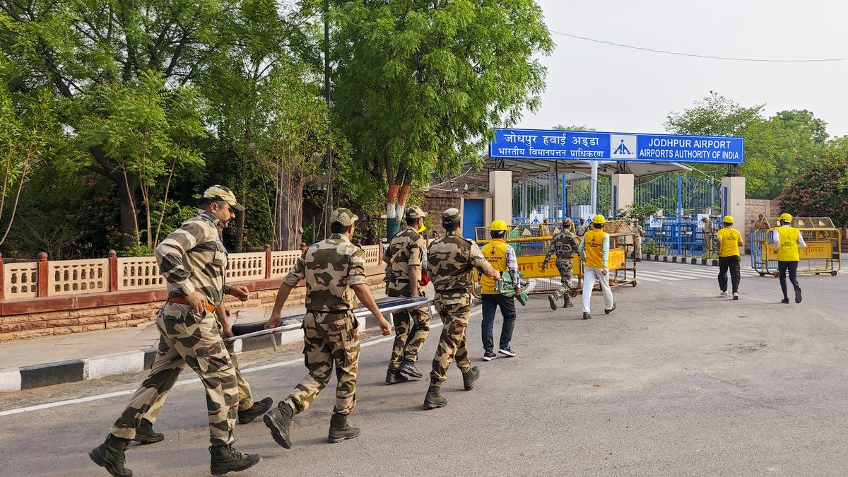भारत-पाकिस्तान तनाव : भारतले ५ दिनका लागि बन्द गर्‍यो ३२ विमानस्थल
