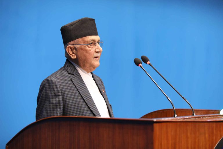 प्रचण्डप्रति संकेत गर्दै ओलीले भने : ऐनामा आफ्नो अनुहार हेरेर गाली नगरे हुन्थ्यो
