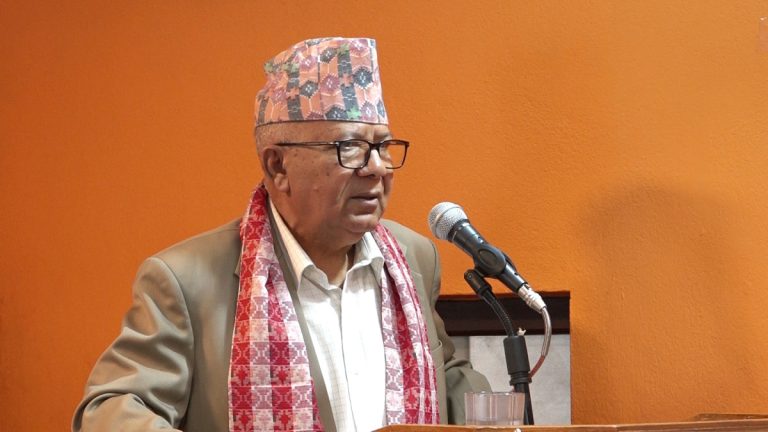संविधान संशोधन कांग्रेस-एमालेको प्राथमिकतामा परेनः माधव नेपाल