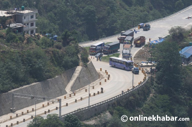 काठमाडौंको लाइफलाइन सडक एउटा मात्रै खुला