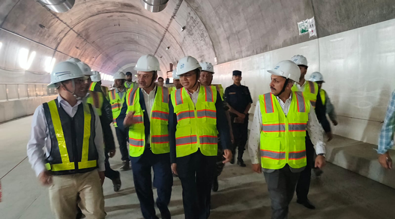 नागढुंगा सुरुङमार्ग १७ पुसदेखि सञ्चालनमा ल्याउने गरी काम भइरहेको छ : मन्त्री दाहाल