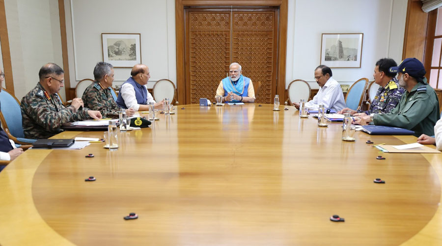 मोदीले गरे शीर्ष सुरक्षा र सैन्य अधिकारीसँग उच्चस्तरीय बैठक
