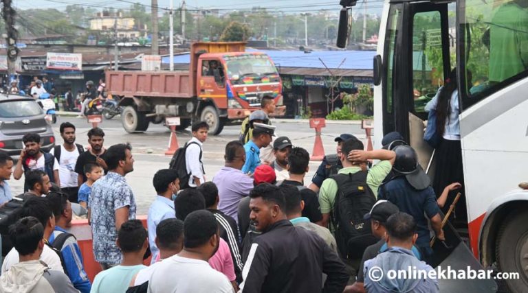 पोखरामा अलपत्र ९ सय यात्रुलाई स्कर्टिङ गरेर काठमाडौं ल्याइँदै