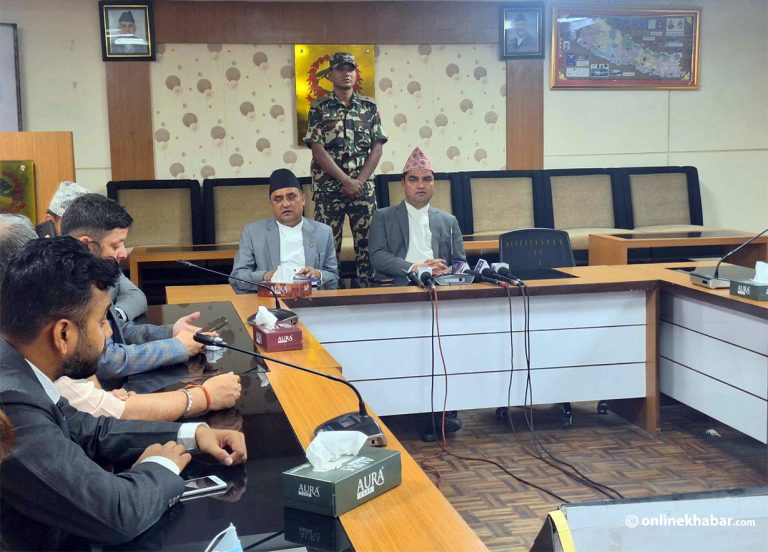 निजी मेडिकल कलेजको सम्बन्धन खारेज गर्ने स्वास्थ्यमन्त्रीको चेतावनी