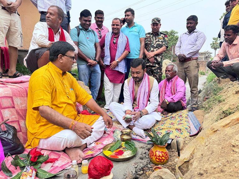 पर्सामा नाला निर्माणको शिलान्यास गर्दै मन्त्री यादवले भने– अब डुबानको समस्या हट्नेछ