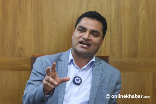 स्वास्थ्य बीमा डुब्न लाग्यो, उतारौं