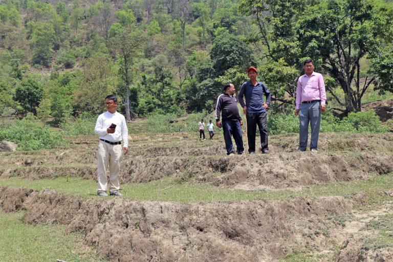 वृक्षारोपणको लागि खाली जग्गा खोज्दै राप्ती गाउँपालिका