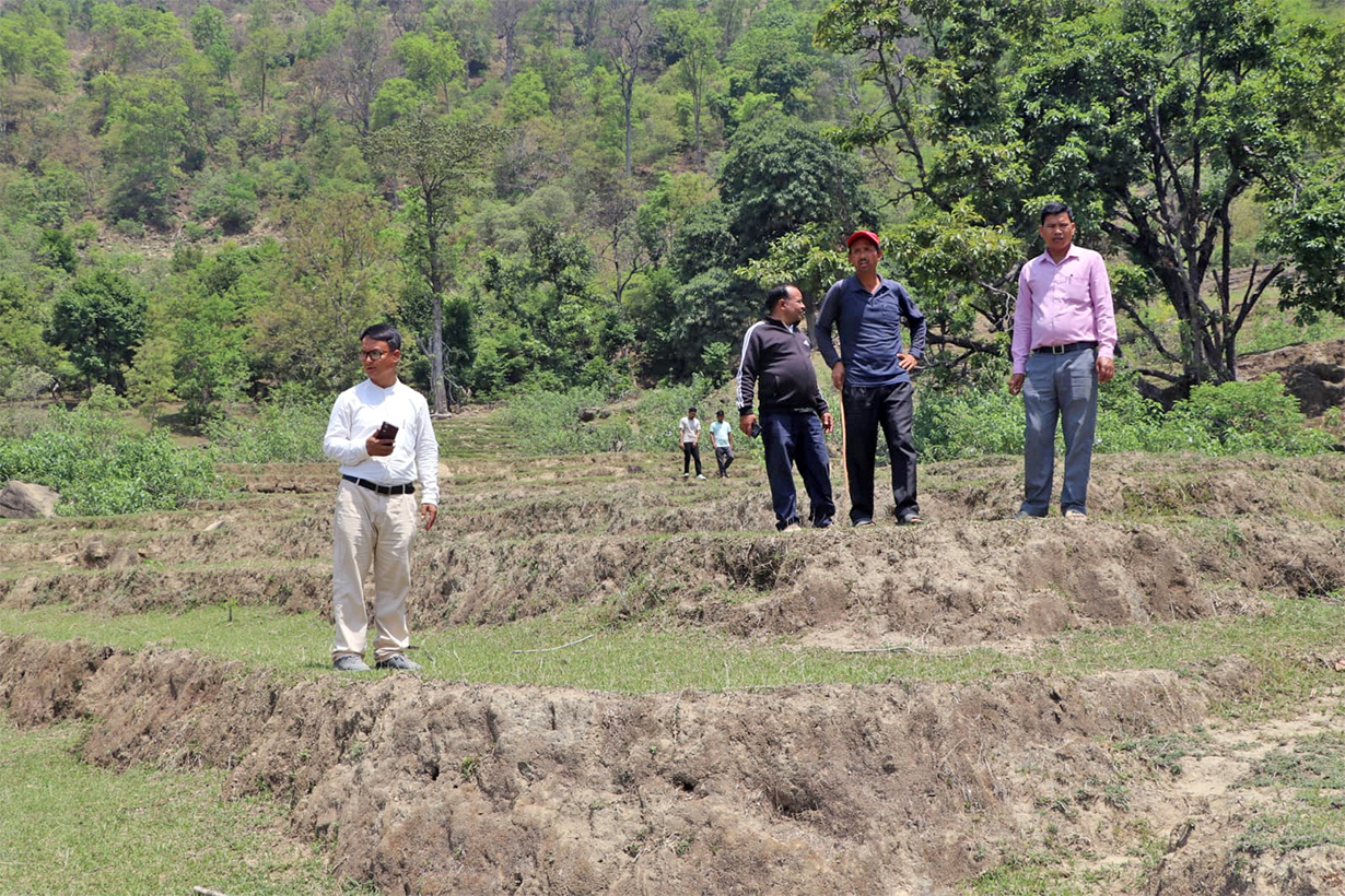 वृक्षारोपणको लागि खाली जग्गा खोज्दै राप्ती गाउँपालिका