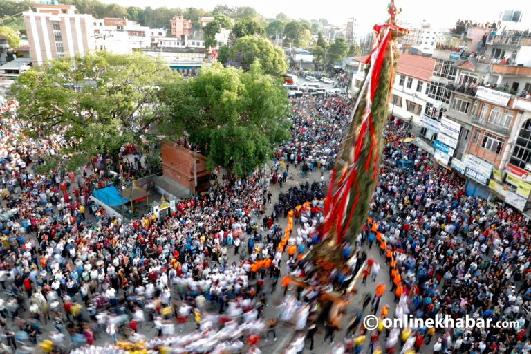 रातो मच्छिन्द्रनाथको रथको परिक्रमा (तस्वीरहरू)