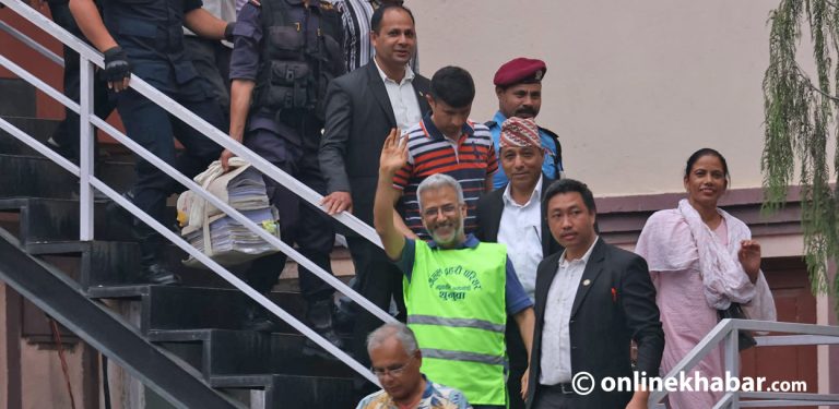सर्वोच्चको इजलासमा रवीन्द्रको प्रश्न– अब उहाँहरूले मेरो छाती चिरेर मुटु हेर्नुहुन्छ ?